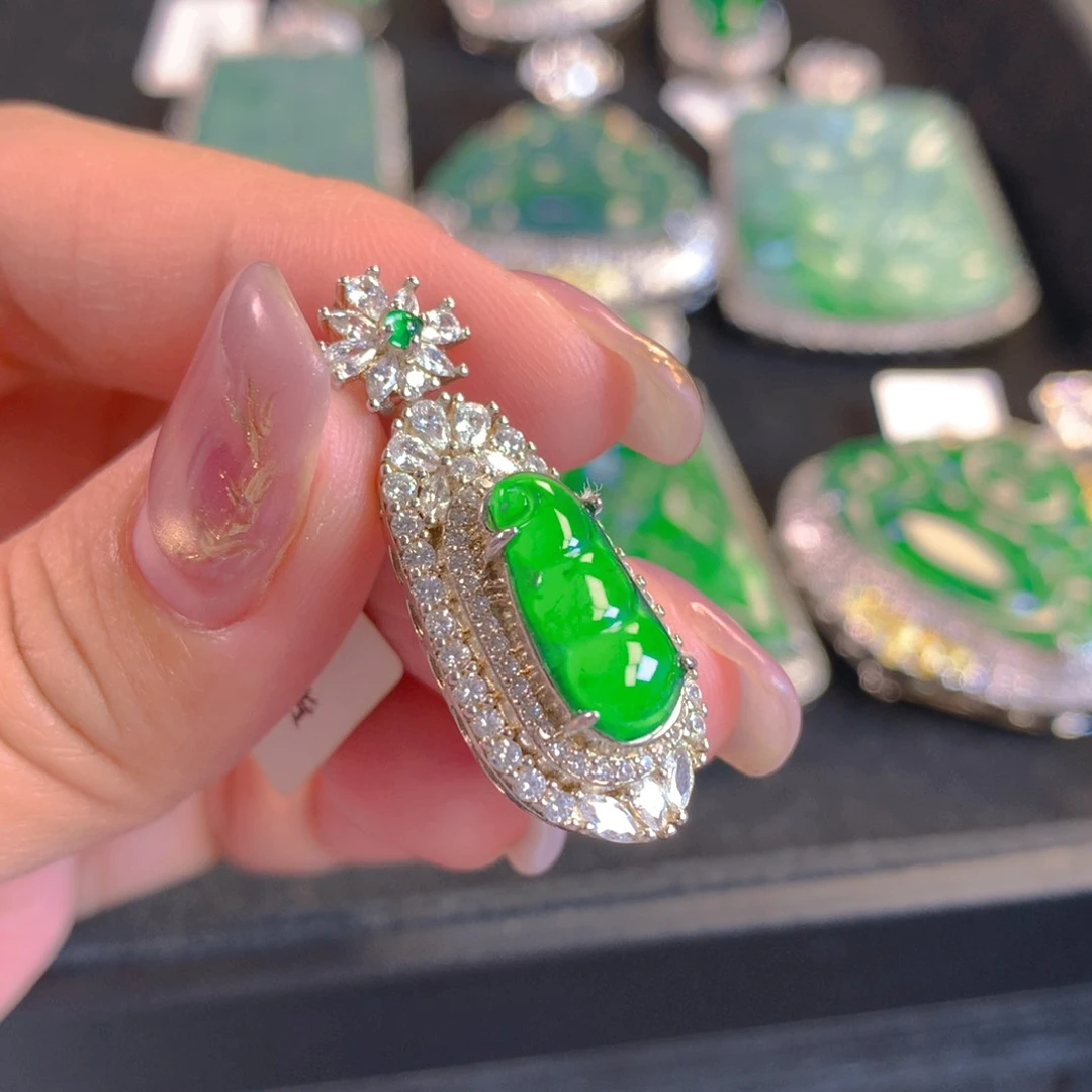 翡翠颈饰未镶嵌翡翠