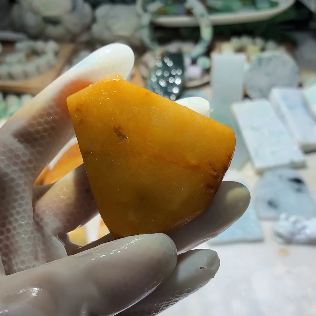 翡翠未镶嵌颈饰边角料