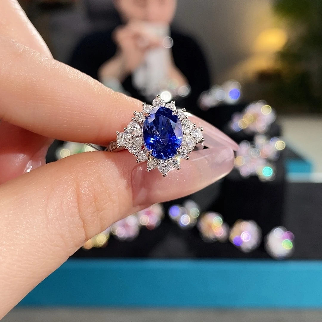 18K金镶嵌蓝宝石戒指3.19ct皇家蓝aigs