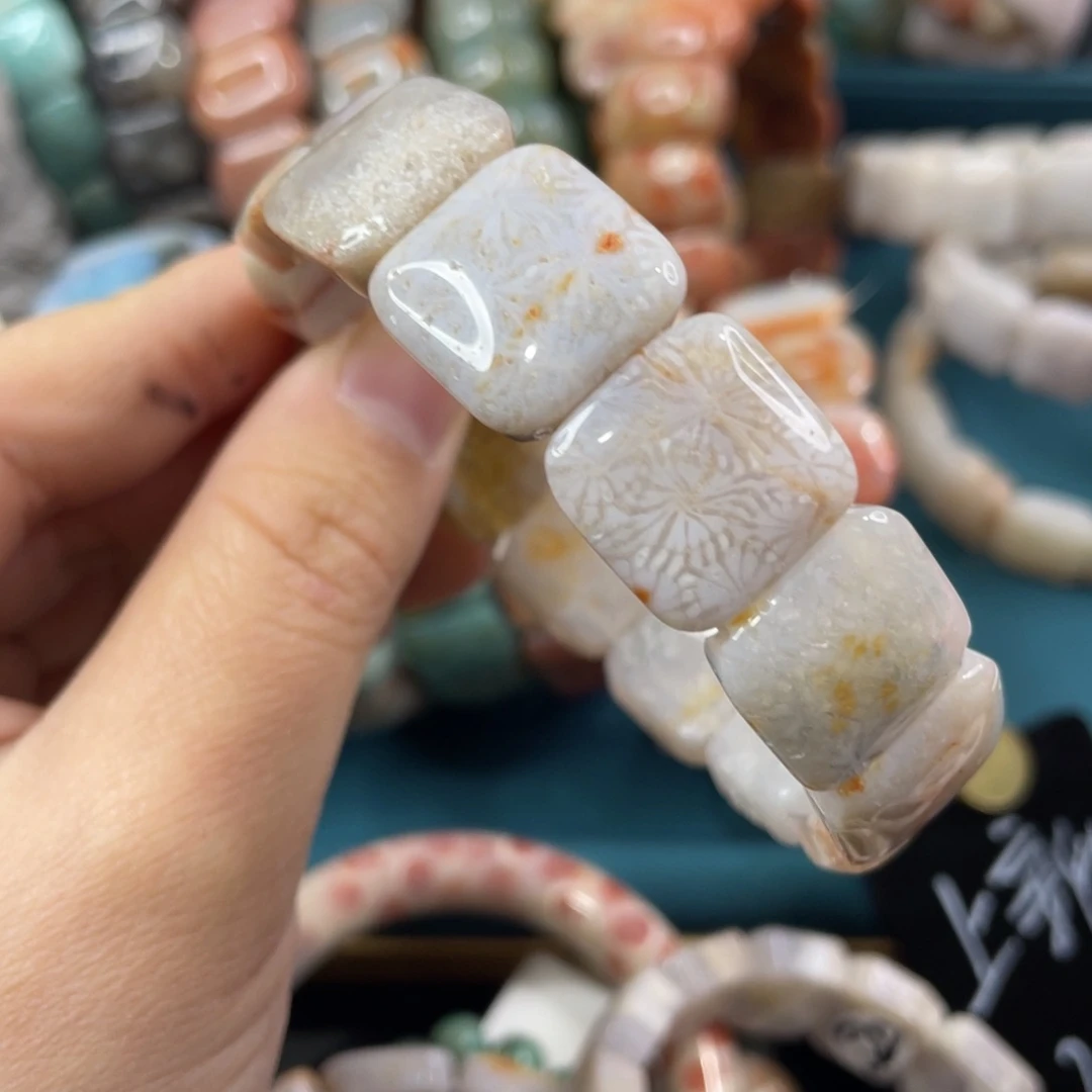 未镶嵌手镯硅化玉