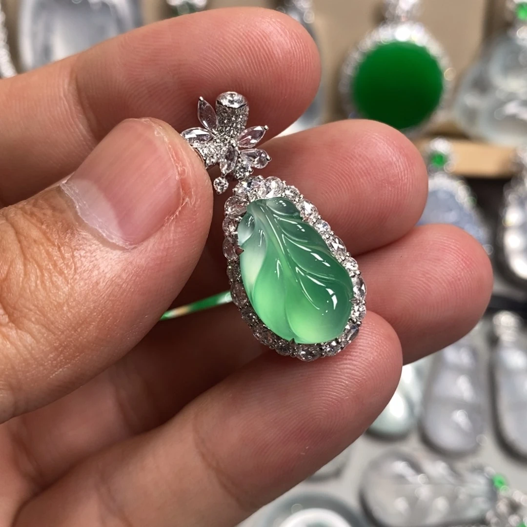 翡翠吊坠(不含链)18K金镶嵌