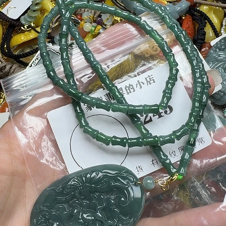 翡翠未镶嵌颈饰翡翠