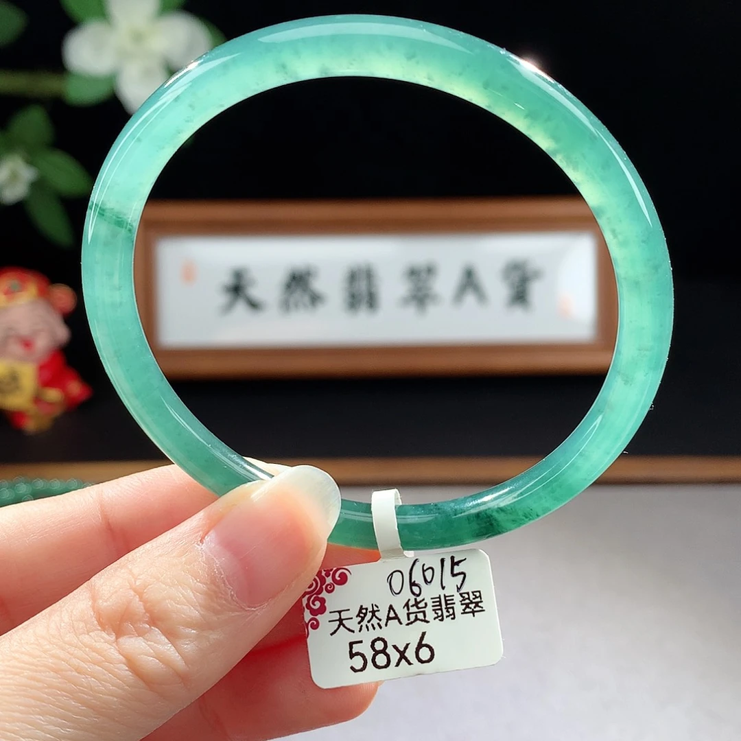 未镶嵌手镯（圆镯）翡翠