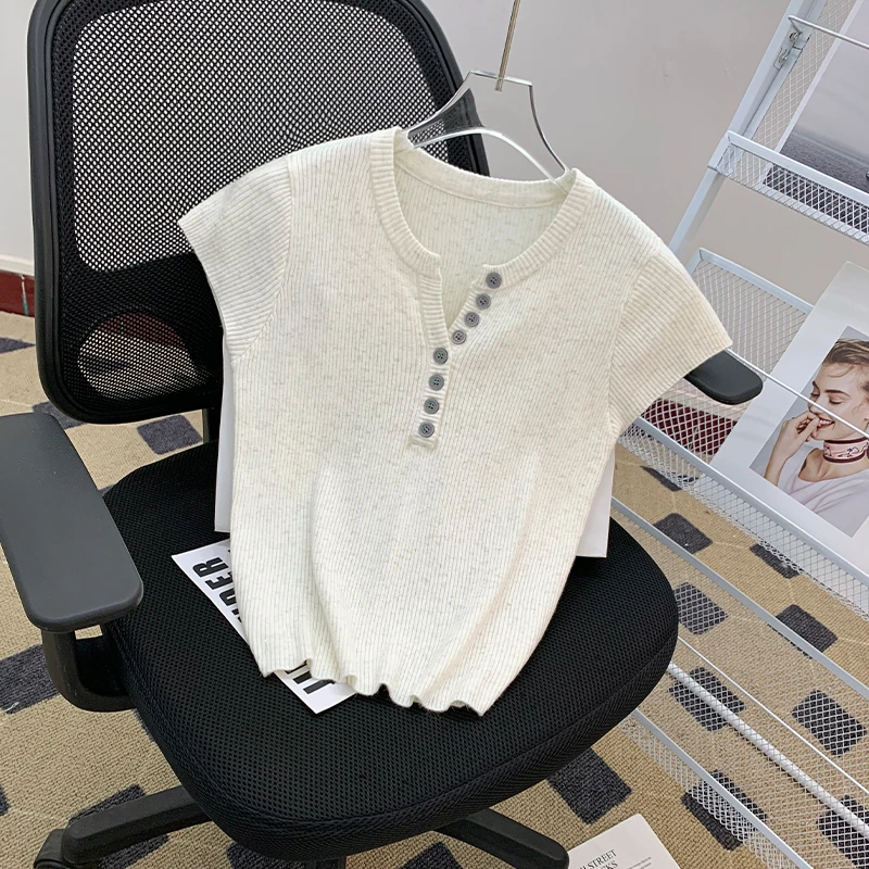 春夏新款圆领短袖套头针织打底衫设计感纽扣针织衫
