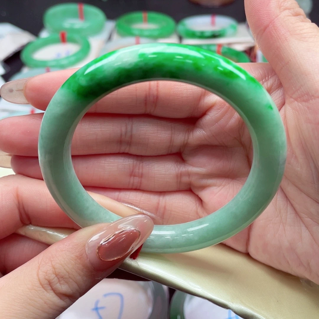 翡翠未镶嵌手镯翡翠