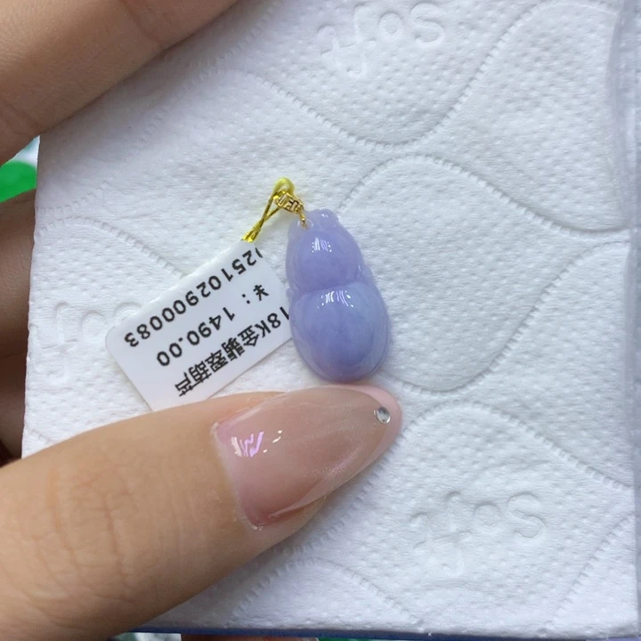 颈饰18K金镶嵌翡翠