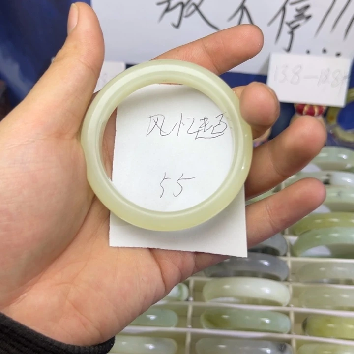 蛇纹石玉手镯未镶嵌风**.