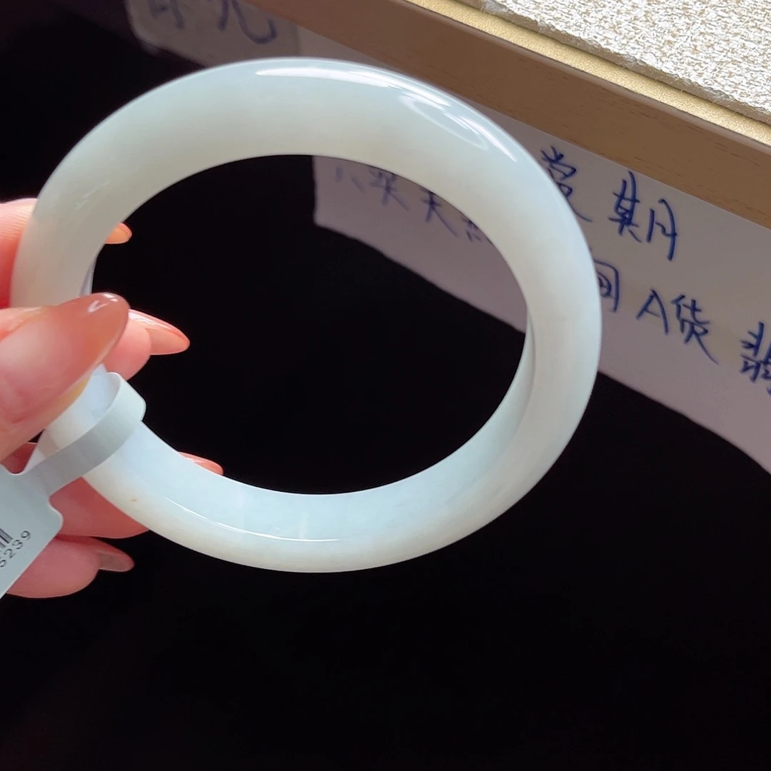 翡翠手镯未镶嵌手镯