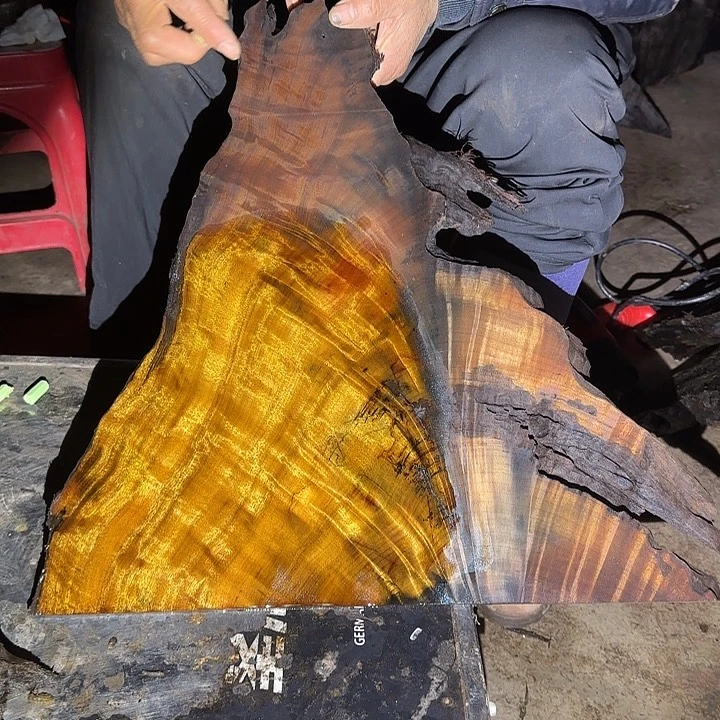 一***候香榧木金丝楠木原料摆件