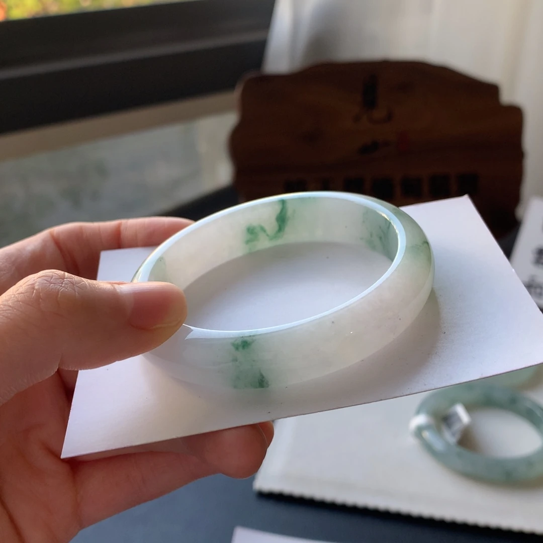 翡翠未镶嵌手镯53.7贵妃