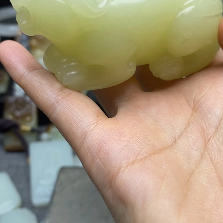 幽***灵和田玉未镶嵌颈饰