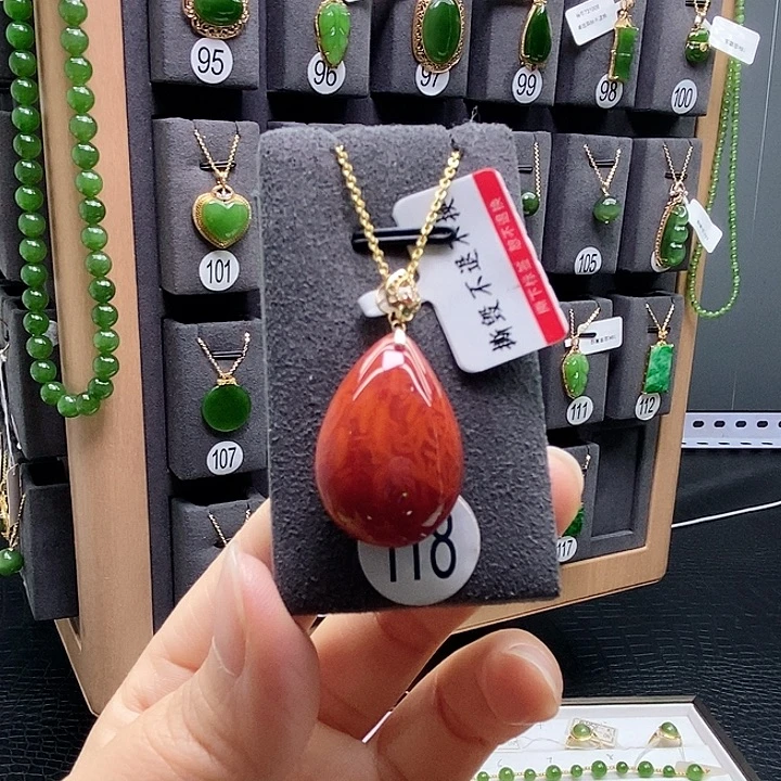 颈饰18K金镶嵌南红玛瑙