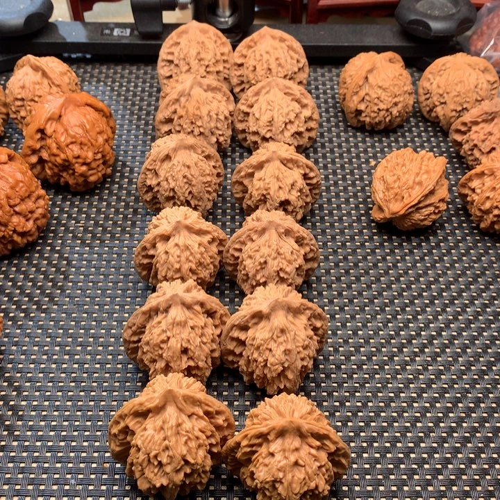 文玩核桃吊坠霞云岭