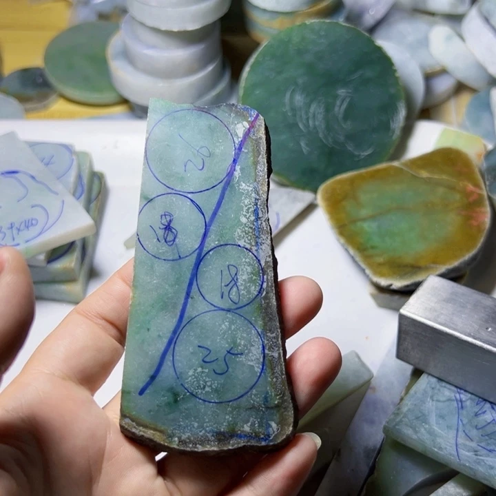 颈饰未镶嵌翡翠清**月