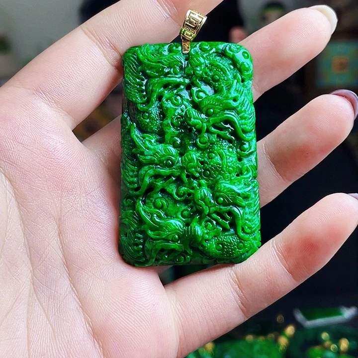 翡翠18K金镶嵌颈饰多样性