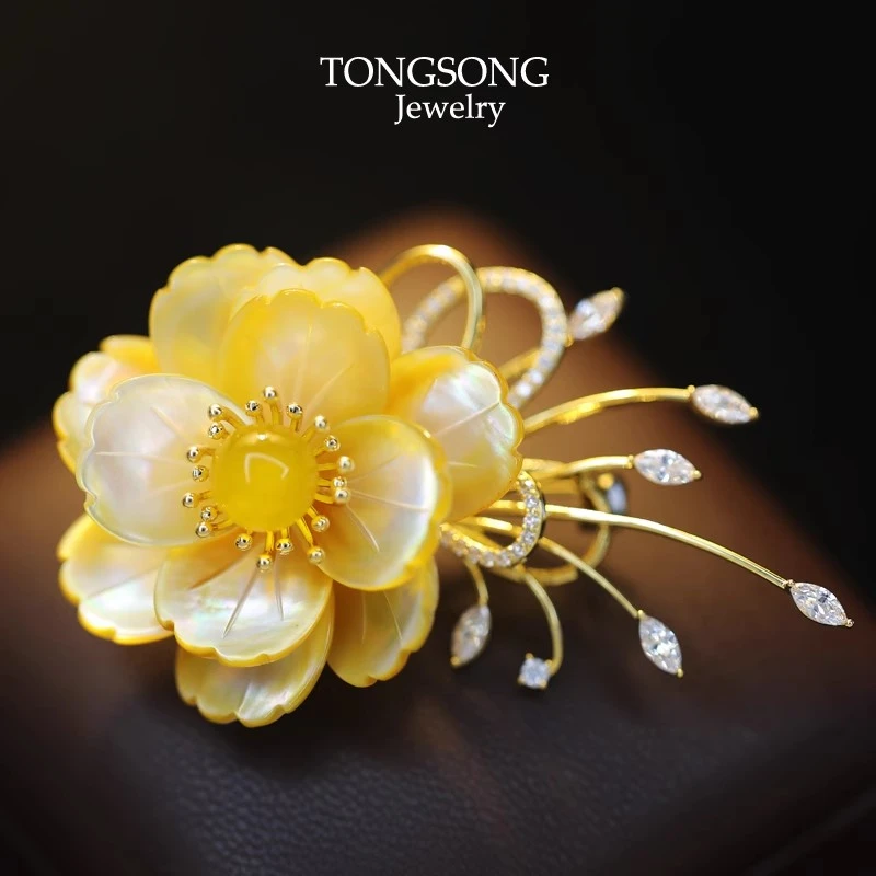 铜合金合成锆石胸针 富贵金贝微镶锆石牡丹花花朵胸针
