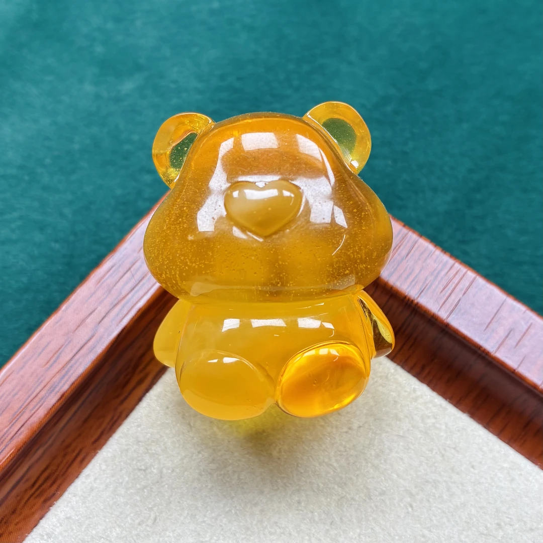 天然琥珀蜜蜡橘黄带金沙小熊，抖音基地发货。带证书