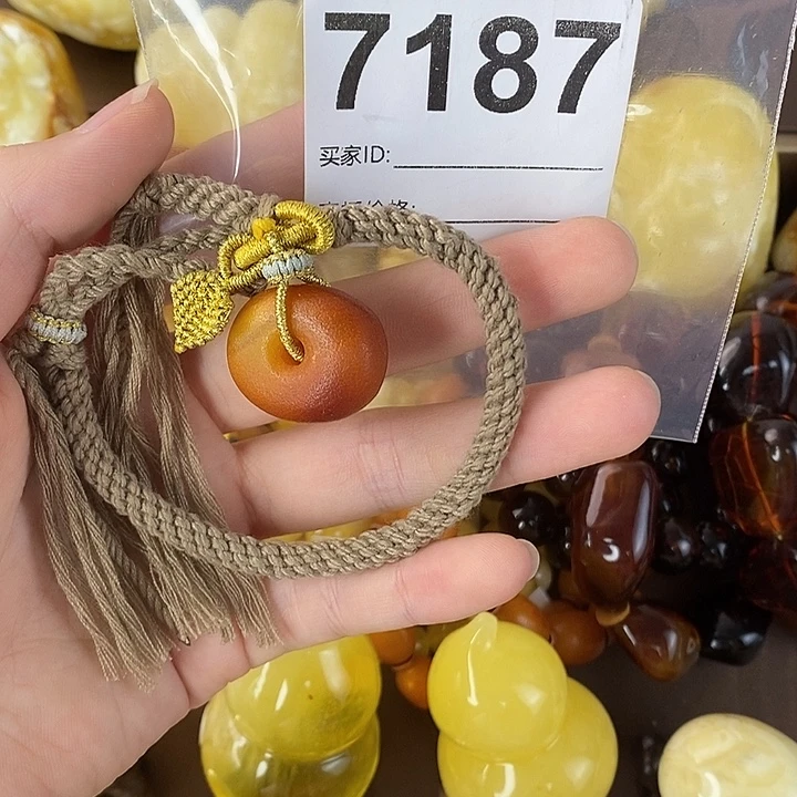 蜜蜡未镶嵌珠宝奇石