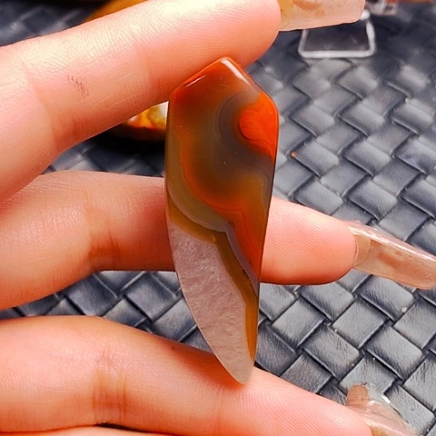 玛瑙/玉髓颈饰未镶嵌小*娃