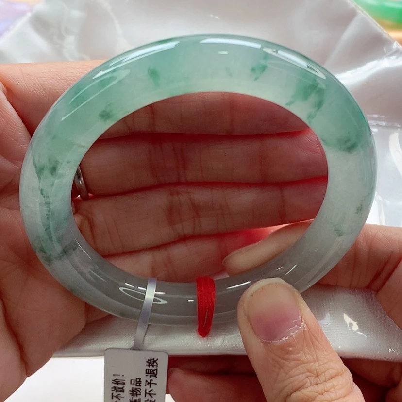 【闪购商品】翡翠手镯未镶嵌冰透起光飘花A