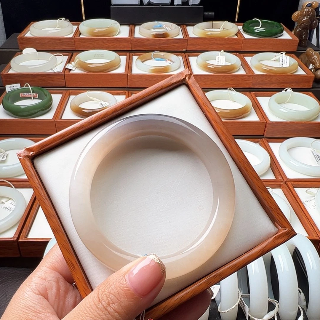 和田玉手镯未镶嵌58