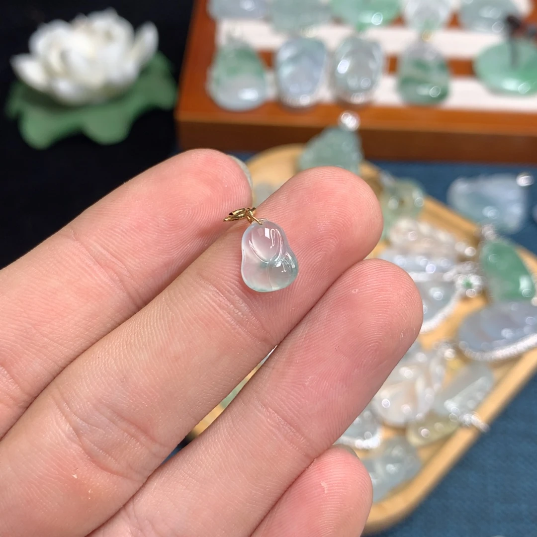 翡翠18K金镶嵌颈饰翡翠