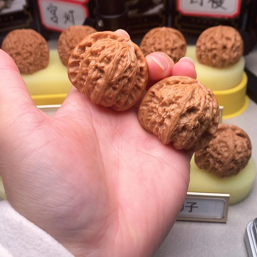 文玩核桃吊坠40尺精品白狮子273号