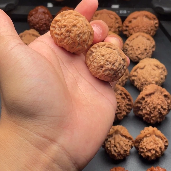 文玩核桃吊坠你****?1石门元宝