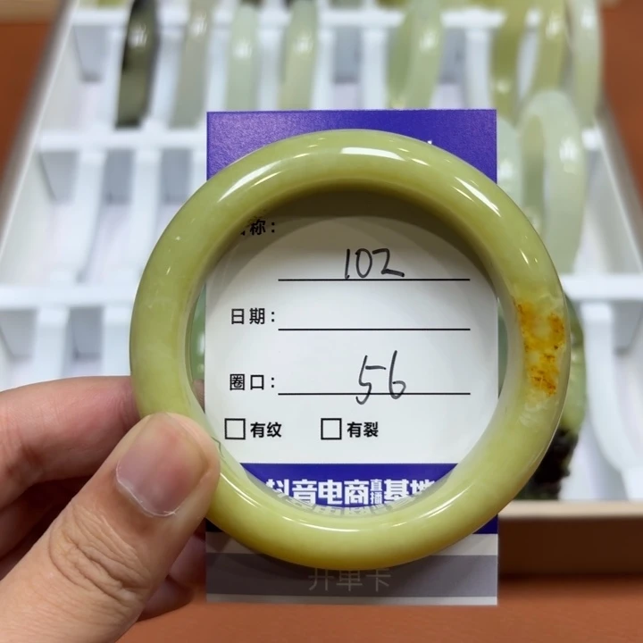 未镶嵌岫玉手镯天然