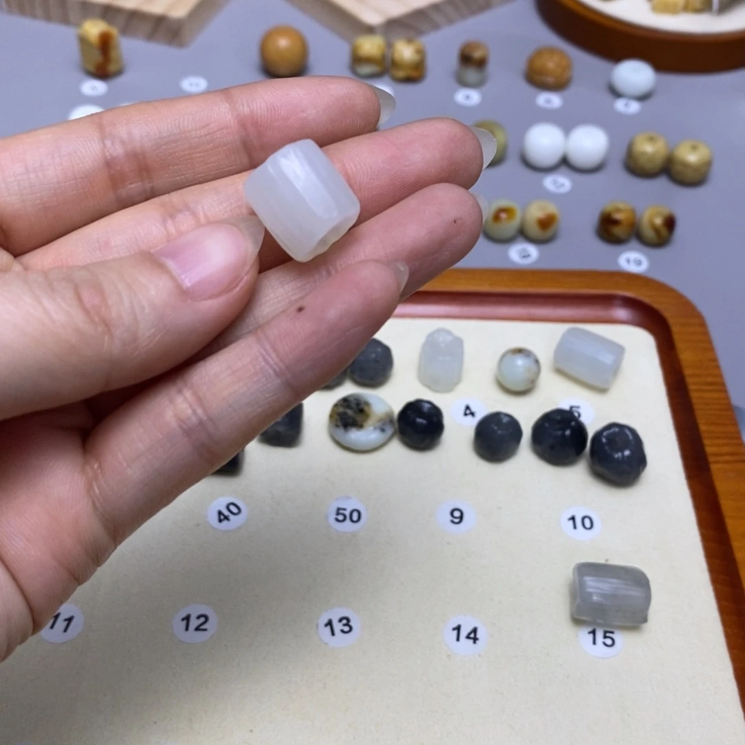 蛇纹石玉配饰合金可**@