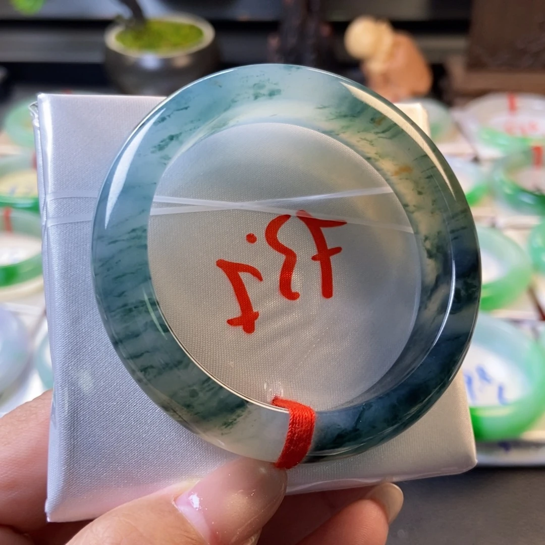 翡翠未镶嵌手镯19冰透飘花