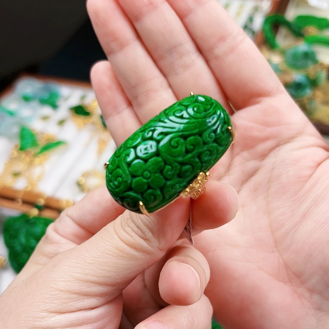 【闪购商品】18K金镶嵌戒指翡翠