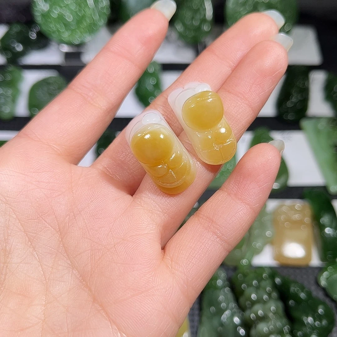 随***3和田玉未镶嵌颈饰