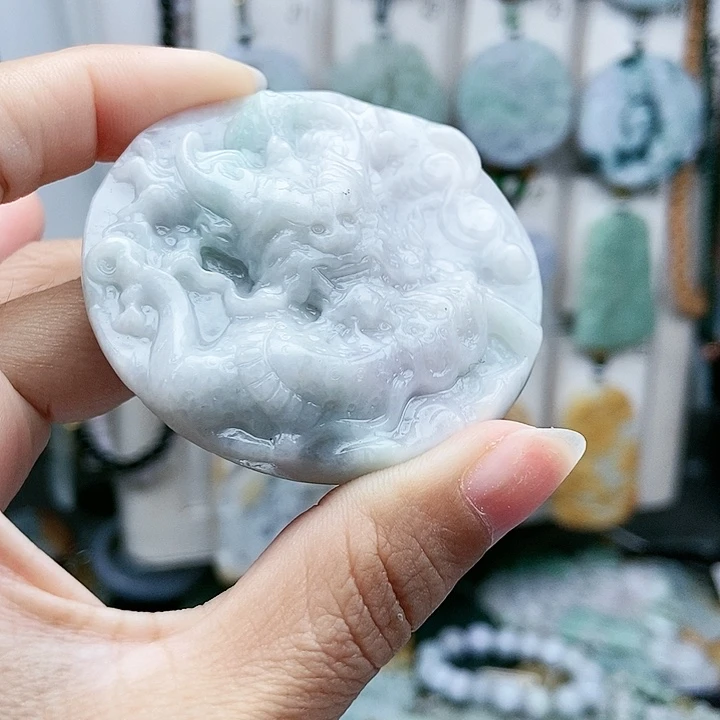 颈饰足铂镶嵌翡翠翡翠