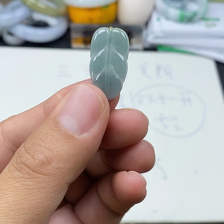 翡翠未镶嵌手镯叶子