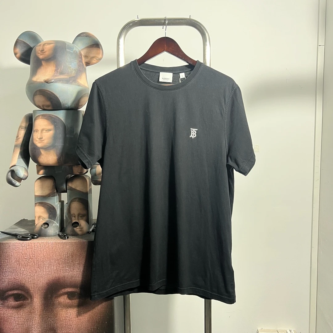 99新 BURBERRY/博柏利 刺绣短袖 R0509 尺码：L胸围54衣长74编码1