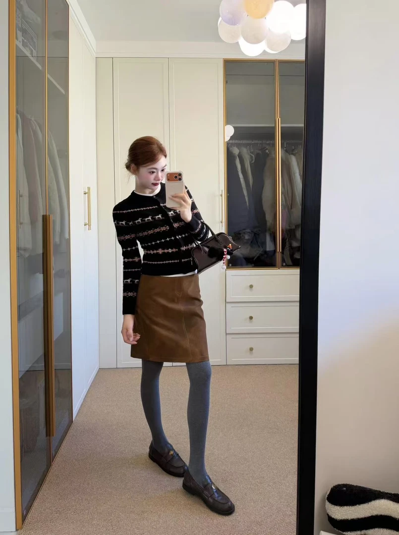 2025秋冬新款韩系气质复古时髦小狗花毛织开衫高腰半身裙两件套