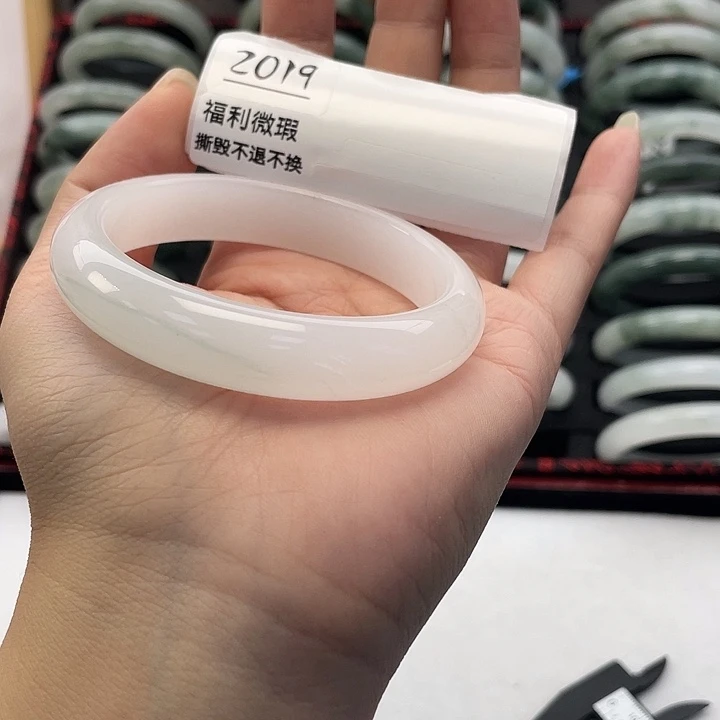 石英质玉未镶嵌手镯2019