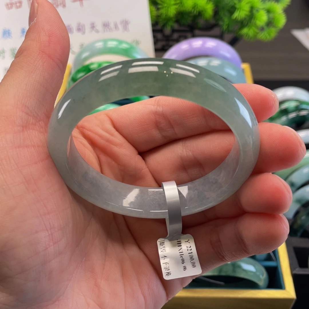 何***鼓翡翠手镯未镶嵌缅甸翡翠