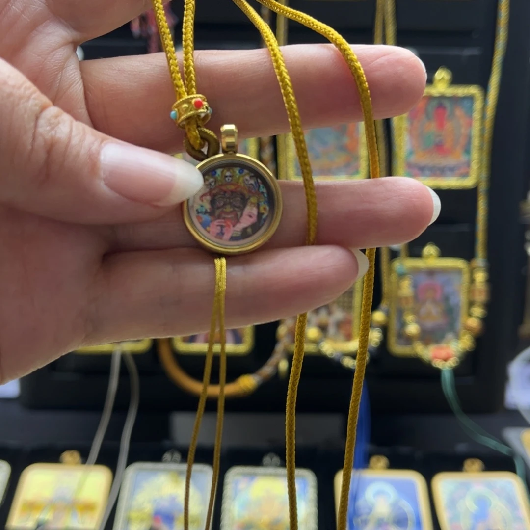 唐卡的一句歌词就是他