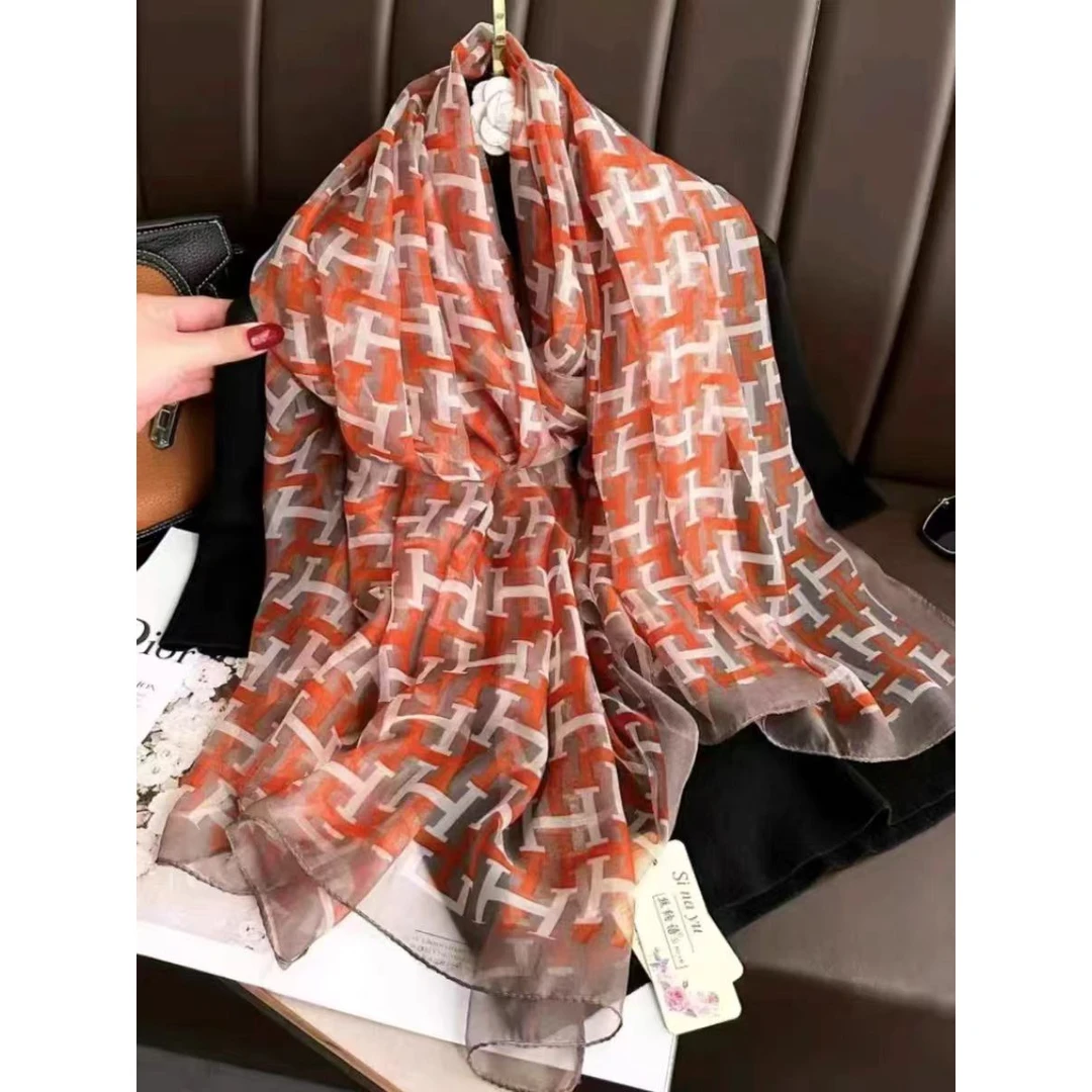 【爱马橘H】180*130云朵纱围巾B881微瑕