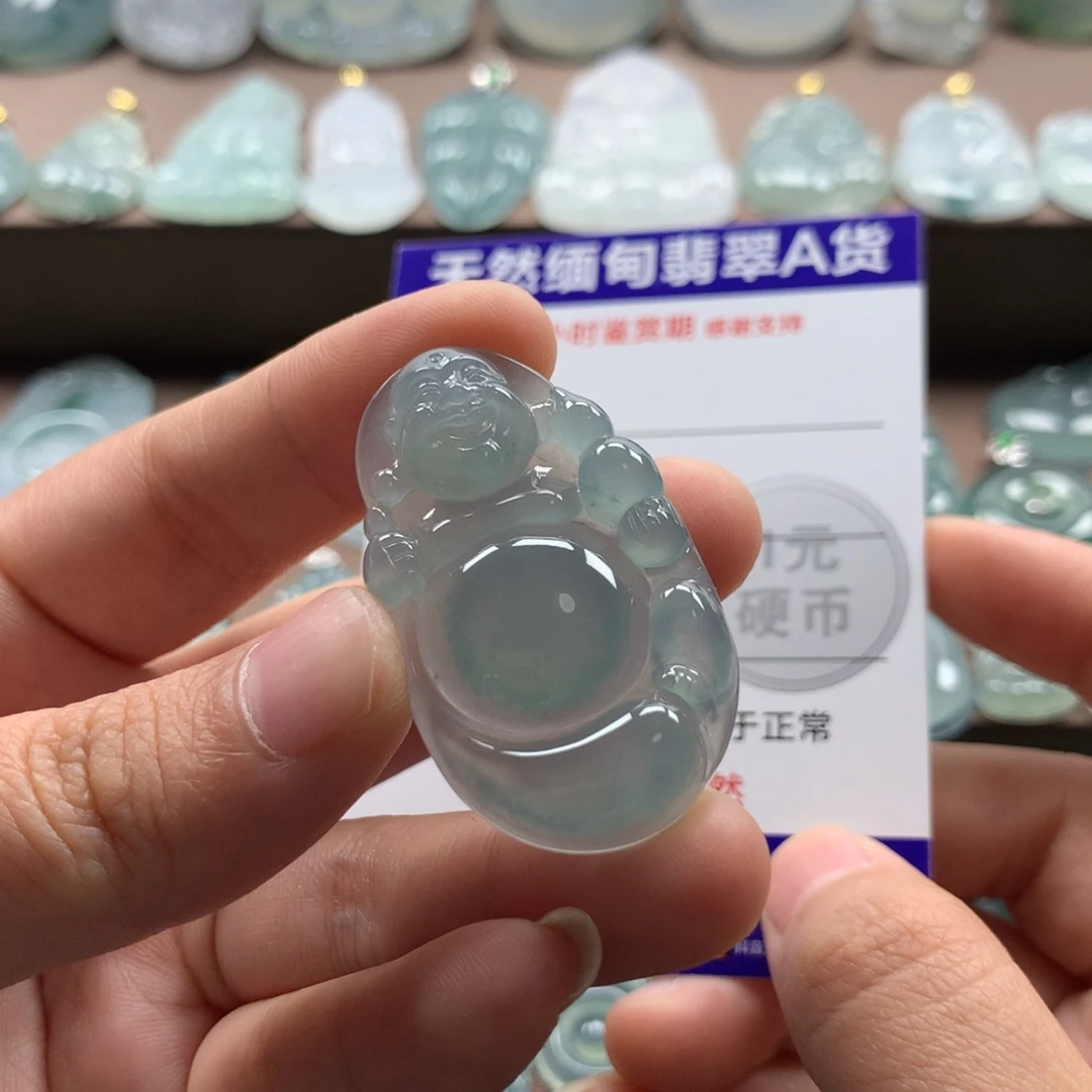 颈饰未镶嵌翡翠?天然翡翠