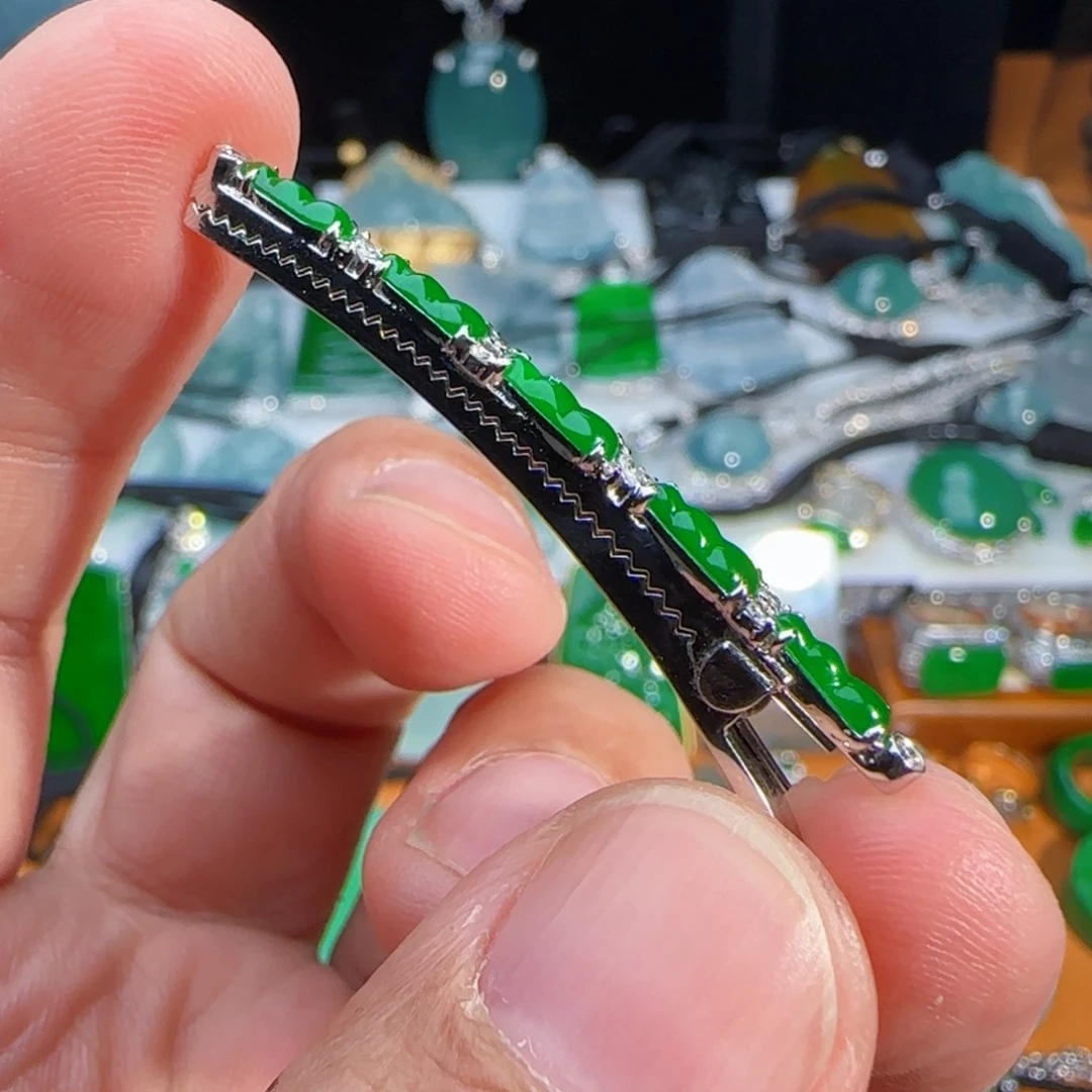 翡翠18K金镶嵌颈饰【发夹】冰绿小福豆镶嵌