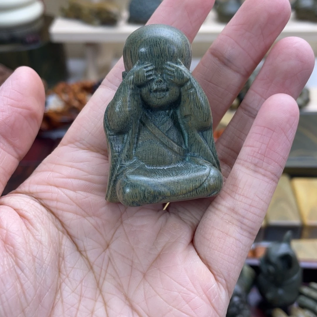 心***题木绿檀木料手把件和尚