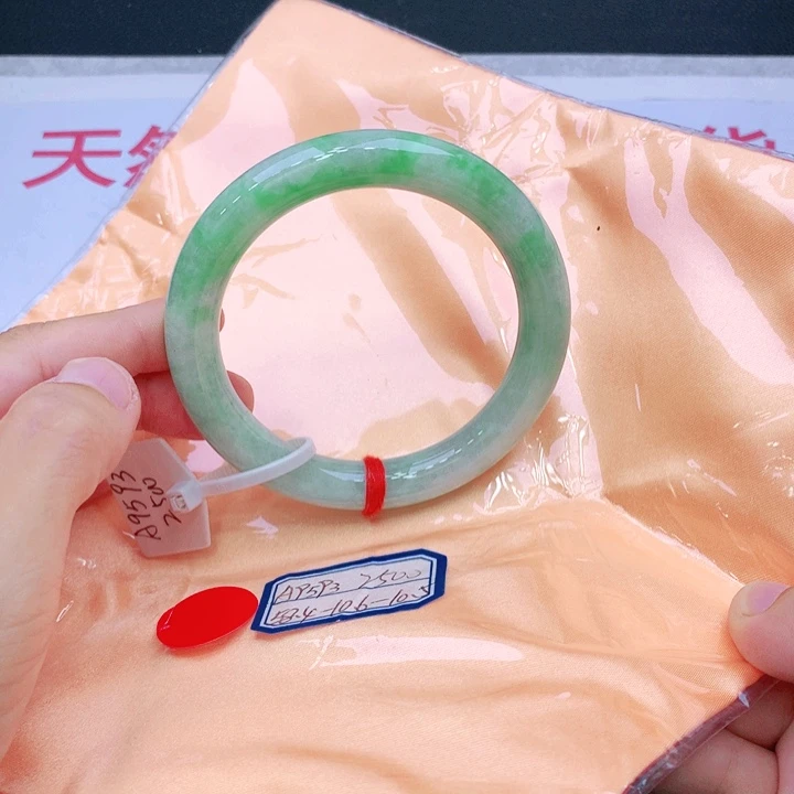 未镶嵌手镯翡翠翡翠