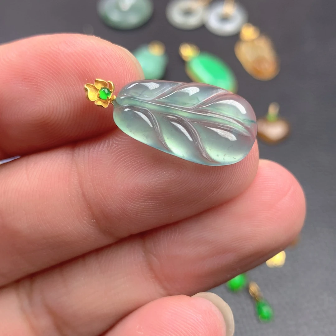 【闪购商品】颈饰18K金镶嵌翡翠翡翠