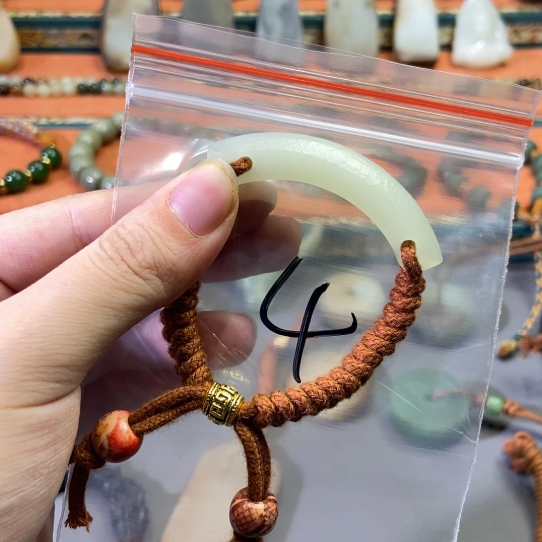 和田玉颈饰未镶嵌W****?