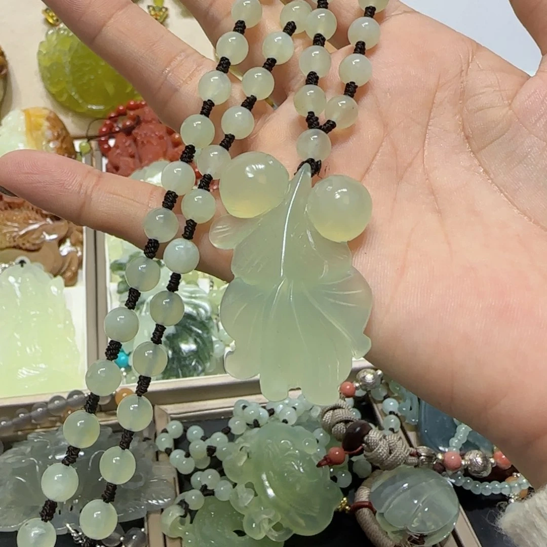 未镶嵌蛇纹石玉吊坠