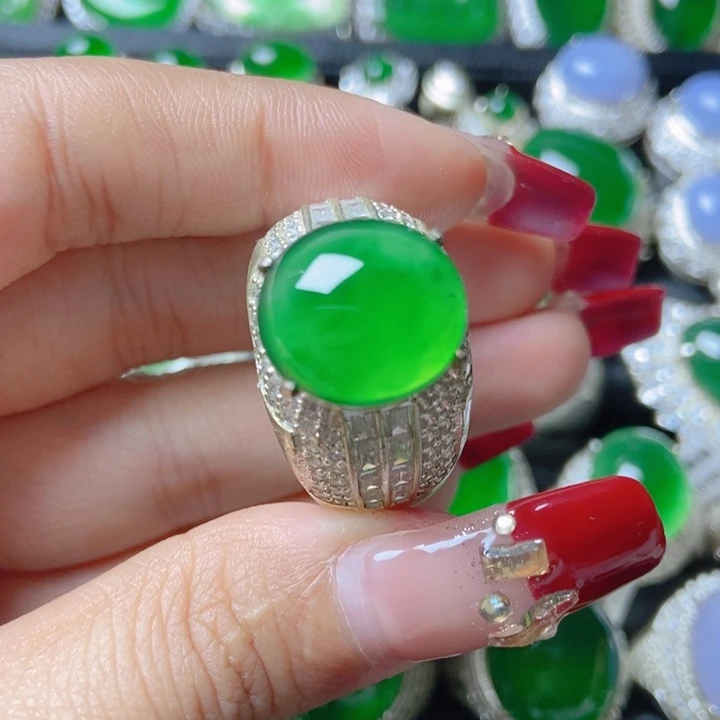 翡翠颈饰未镶嵌16。