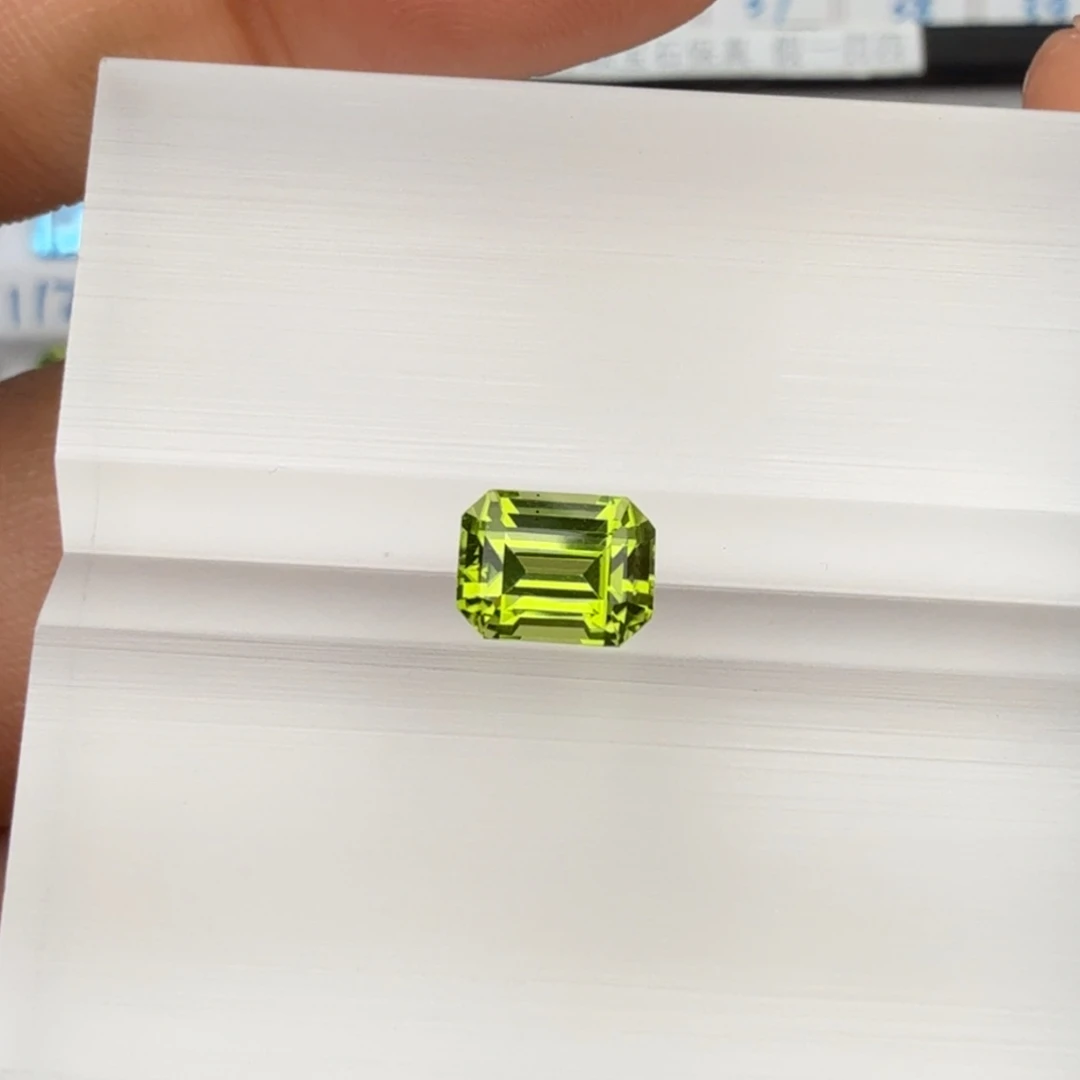 橄榄石未镶嵌笔搁天然1.78克拉